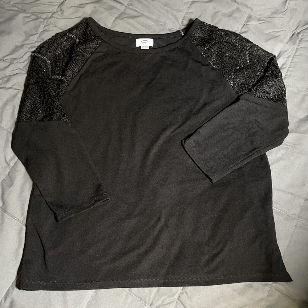 3/$20 Black old navy lace accent top